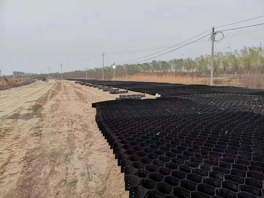 Высокий медный рогатый черный HDPE Geocell Reinforcement Driveway For Road Gravel Stabilizer Grid Подпорная стена набережная 0