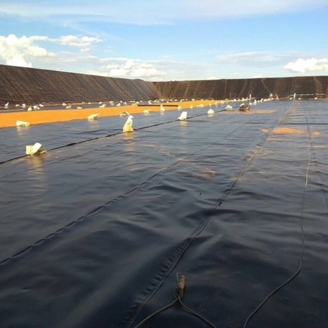 Высокопрочная геомембрана из HDPE с длительным сроком службы для очистных сооружений, проектов по биоэнергетике и промышленных резервуаров для хранения воды