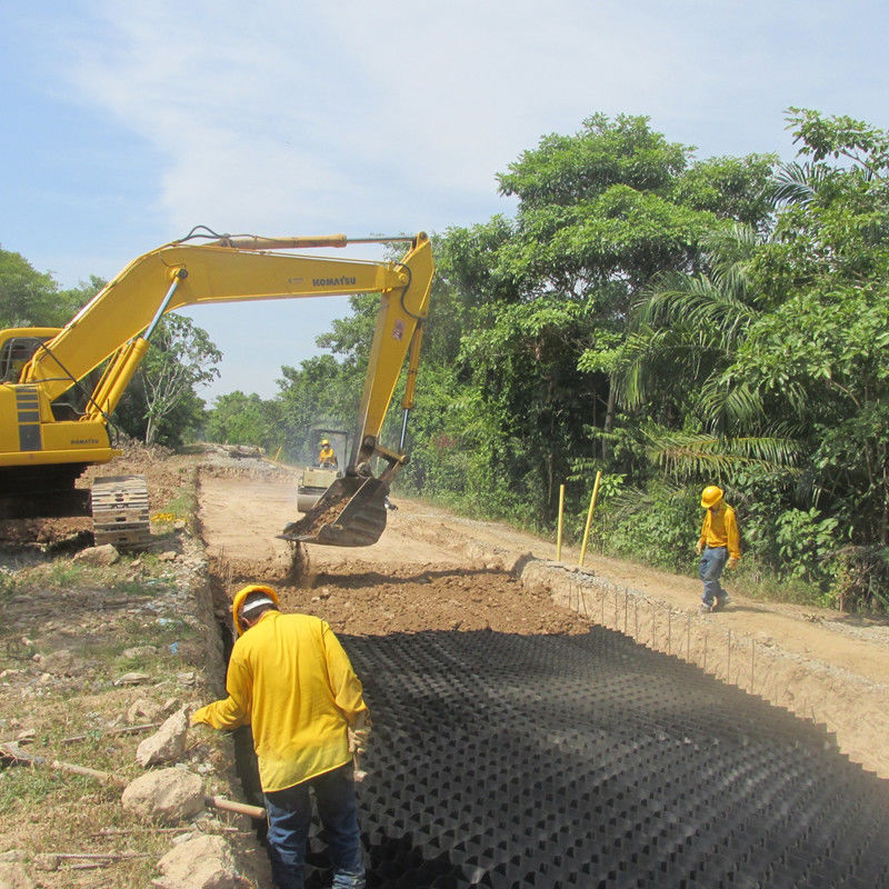 HDPE Пластмассовые геоцеллы с асфальтированной решеткой Черные геоцеллы HDPE для мягкой подвальной арматуры Недорогие стабилизаторы гравия Геоцеллы в дорожном строительстве