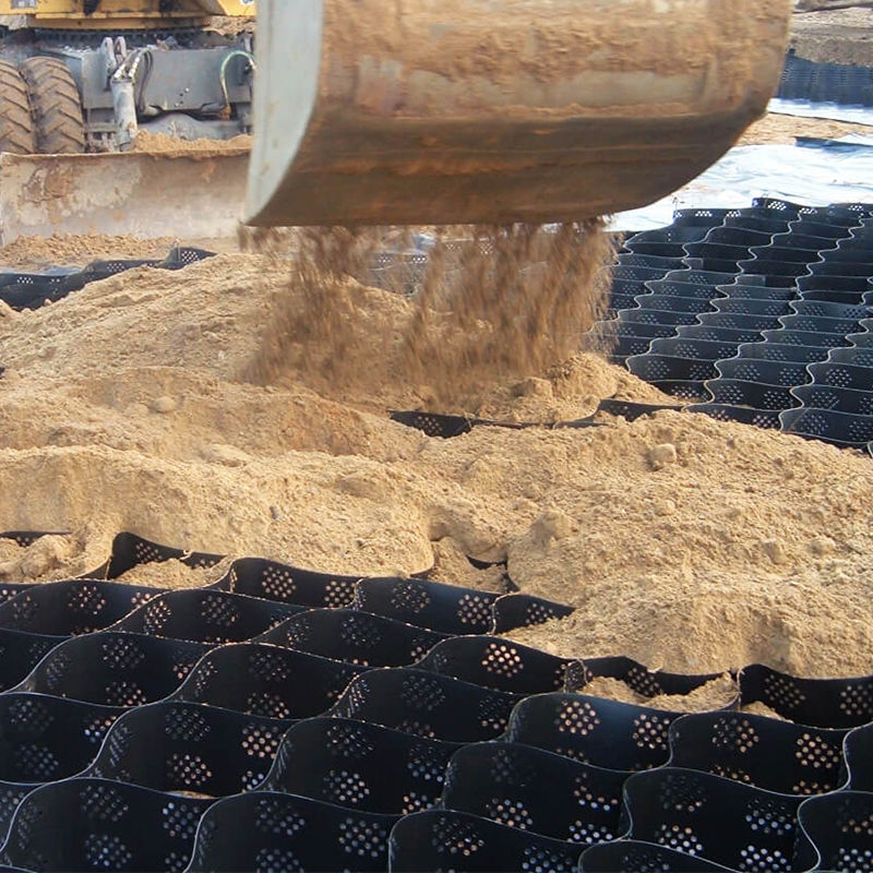 Текстурированная и перфорированная решетка из пластмассовых геоэлементов из HDPE для стабилизации подъезда, усиления дорожного полотна, защиты парковочных площадок и склонов